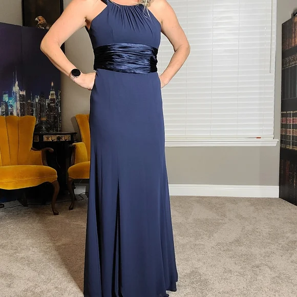 David's Bridal Womens Bridesmaid Formal Dress for Any Occasion - Picture 2 of 12